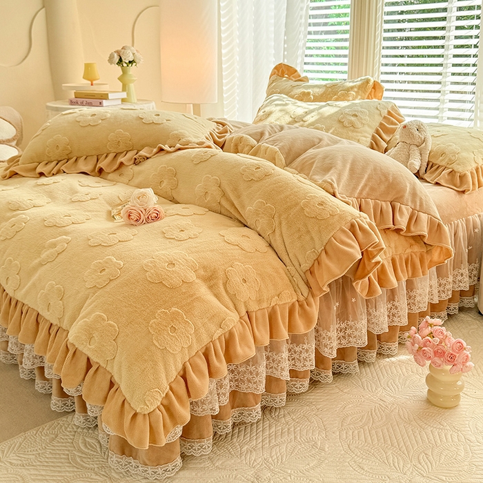 91家纺网 家纺一手货源 找家纺 唐人居 2025新款雕花花边兔毛绒床裙四件套 花儿朵朵-奶黄