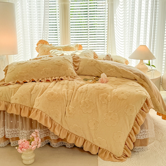 91家纺网 家纺一手货源 找家纺 唐人居 2025新款雕花花边兔毛绒床裙四件套 花儿朵朵-奶黄