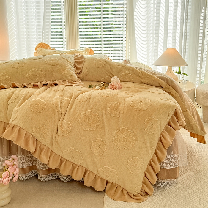 91家纺网 家纺一手货源 找家纺 唐人居 2025新款雕花花边兔毛绒床裙四件套 花儿朵朵-奶黄