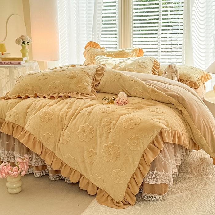 91家纺网 家纺一手货源 找家纺 唐人居 2025新款雕花花边兔毛绒床裙四件套 花儿朵朵-奶黄