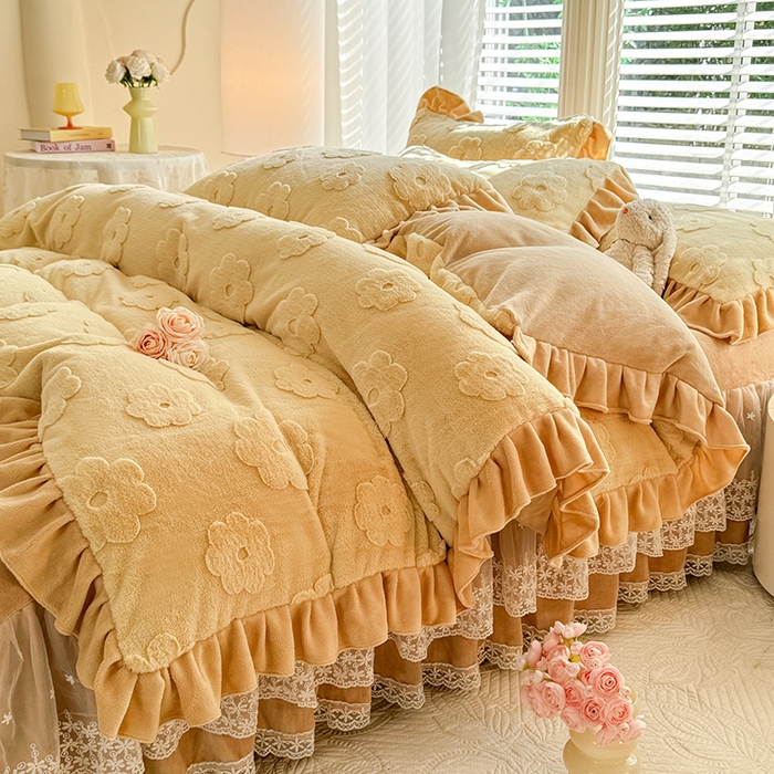 91家纺网 家纺一手货源 找家纺 唐人居 2025新款雕花花边兔毛绒床裙四件套 花儿朵朵-奶黄