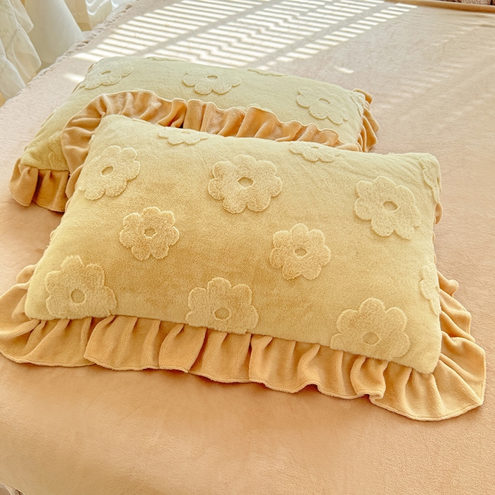 91家纺网 家纺一手货源 找家纺 唐人居 2025新款雕花花边兔毛绒床裙四件套 花儿朵朵-奶黄