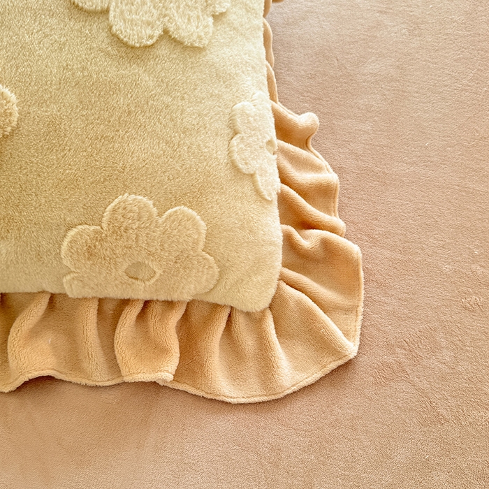 91家纺网 家纺一手货源 找家纺 唐人居 2025新款雕花花边兔毛绒床裙四件套 花儿朵朵-奶黄