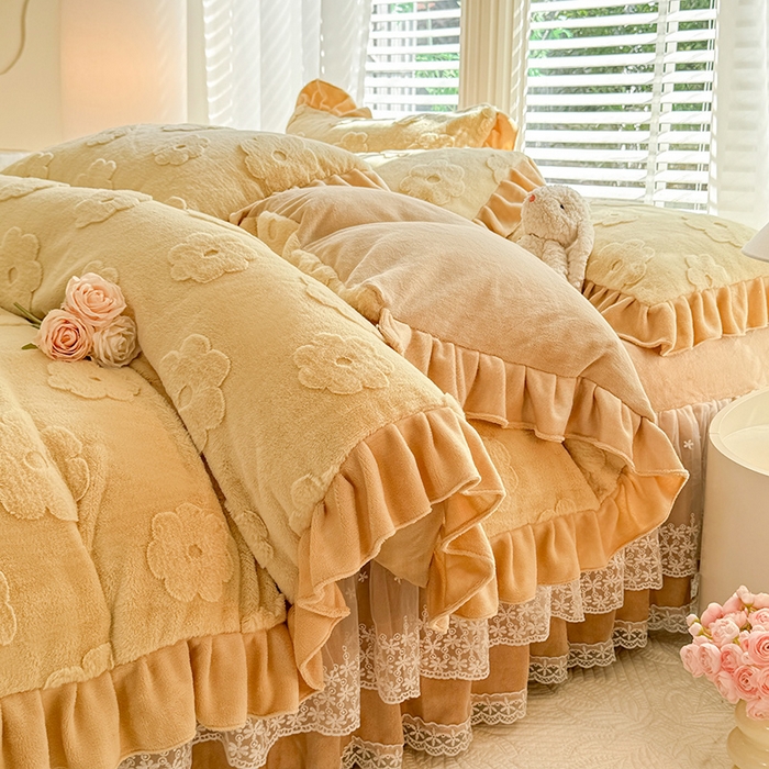 91家纺网 家纺一手货源 找家纺 唐人居 2025新款雕花花边兔毛绒床裙四件套 花儿朵朵-奶黄