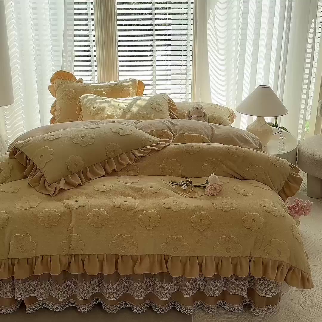 91家纺网 家纺一手货源 找家纺 唐人居 2025新款雕花花边兔毛绒床裙四件套 花儿朵朵-奶黄