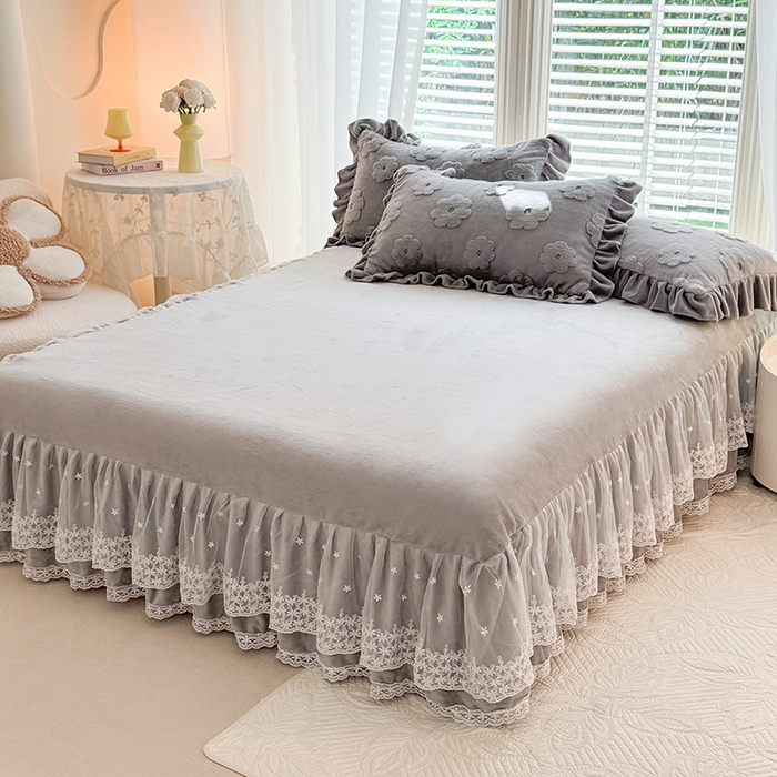 91家纺网 家纺一手货源 找家纺 唐人居 2025新款雕花花边兔毛绒床裙四件套 花儿朵朵-浅灰