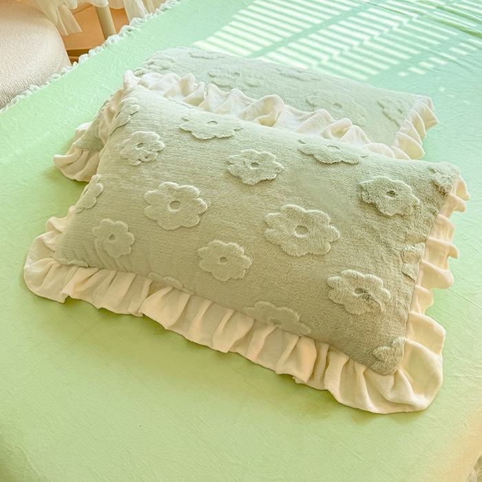 91家纺网 家纺一手货源 找家纺 唐人居 2025新款雕花花边兔毛绒床裙四件套 花儿朵朵-浅绿