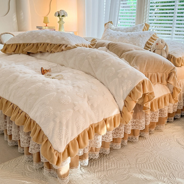 91家纺网 家纺一手货源 找家纺 唐人居 2025新款雕花花边兔毛绒床裙四件套 小树林-奶白