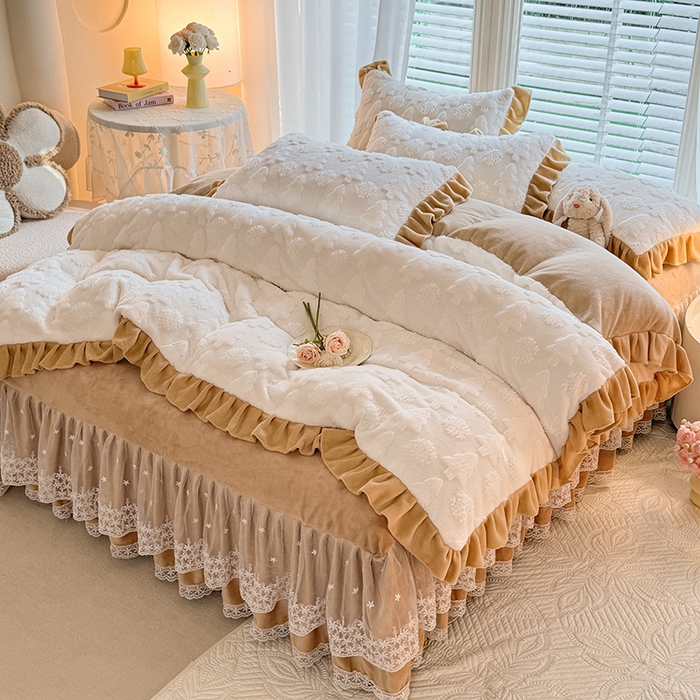 91家纺网 家纺一手货源 找家纺 唐人居 2025新款雕花花边兔毛绒床裙四件套 小树林-奶白