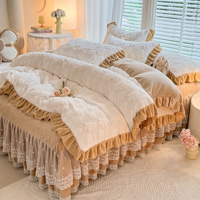 91家纺网 家纺一手货源 找家纺 唐人居 2025新款雕花花边兔毛绒床裙四件套 小树林-奶白