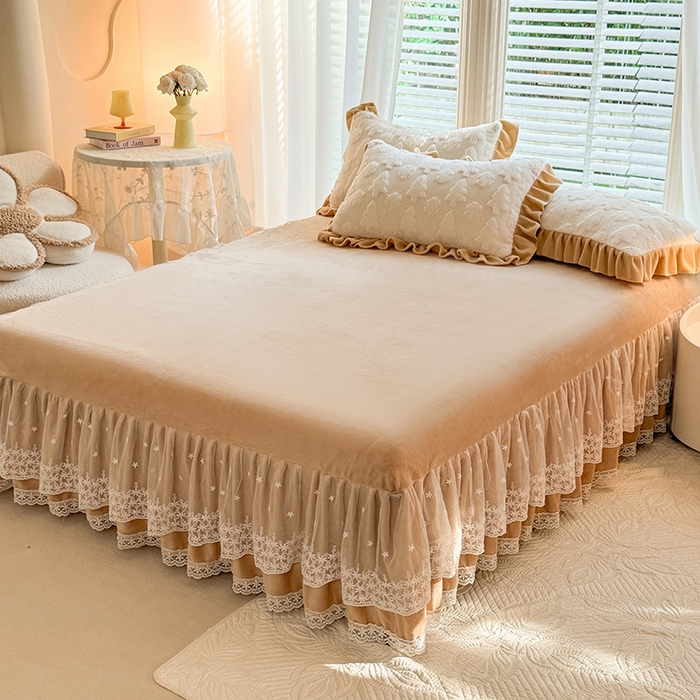 91家纺网 家纺一手货源 找家纺 唐人居 2025新款雕花花边兔毛绒床裙四件套 小树林-奶白