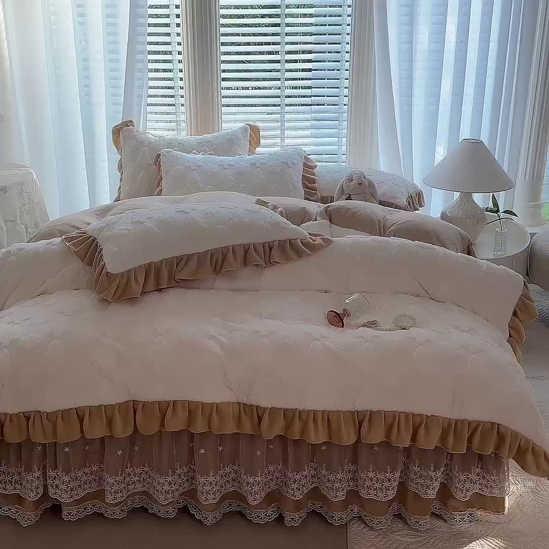 91家纺网 家纺一手货源 找家纺 唐人居 2025新款雕花花边兔毛绒床裙四件套 小树林-奶白