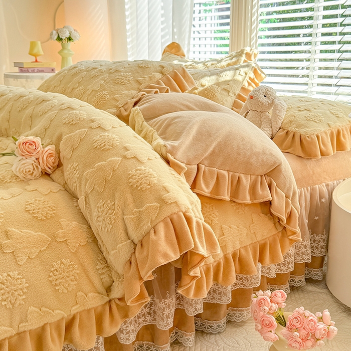 91家纺网 家纺一手货源 找家纺 唐人居 2025新款雕花花边兔毛绒床裙四件套 小树林-奶黄