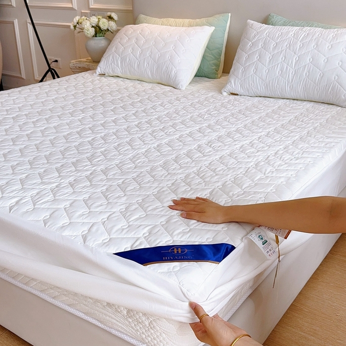 91家纺网 家纺一手货源 找家纺 兜米2025新品供跨境外贸A类防水隔尿夹棉床笠加厚席梦思床垫保护罩 本白