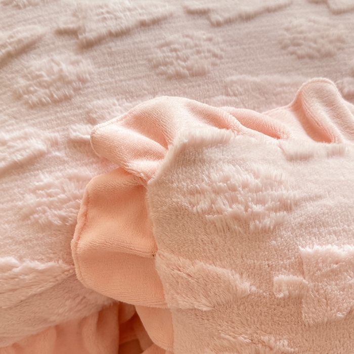 91家纺网 家纺一手货源 找家纺 唐人居 2025新款雕花花边兔毛绒床裙四件套 小树林-浅粉