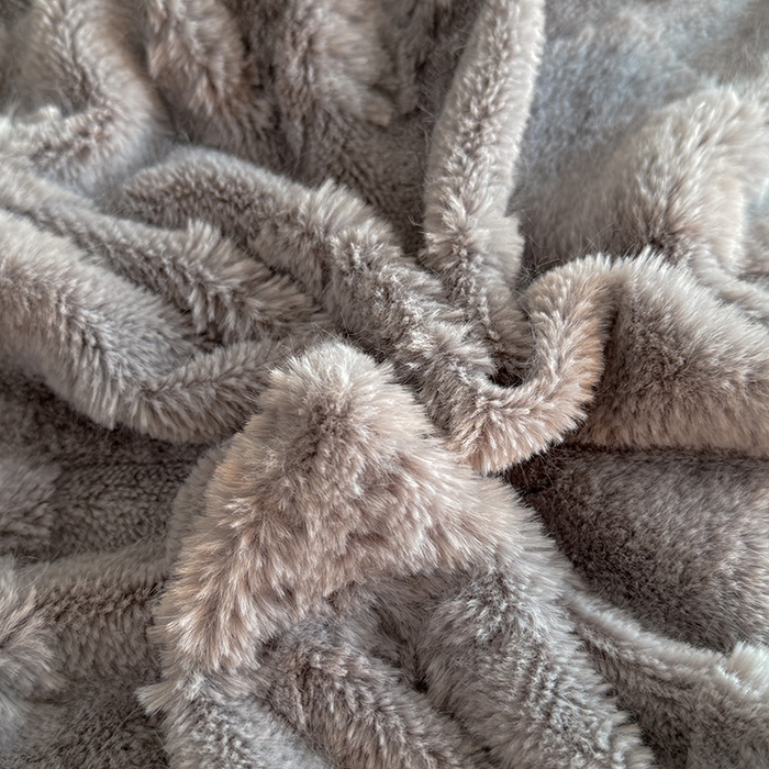 91家纺网 家纺一手货源 找家纺 唐人居 2025新款雕花花边兔毛绒床裙四件套 小树林-浅灰