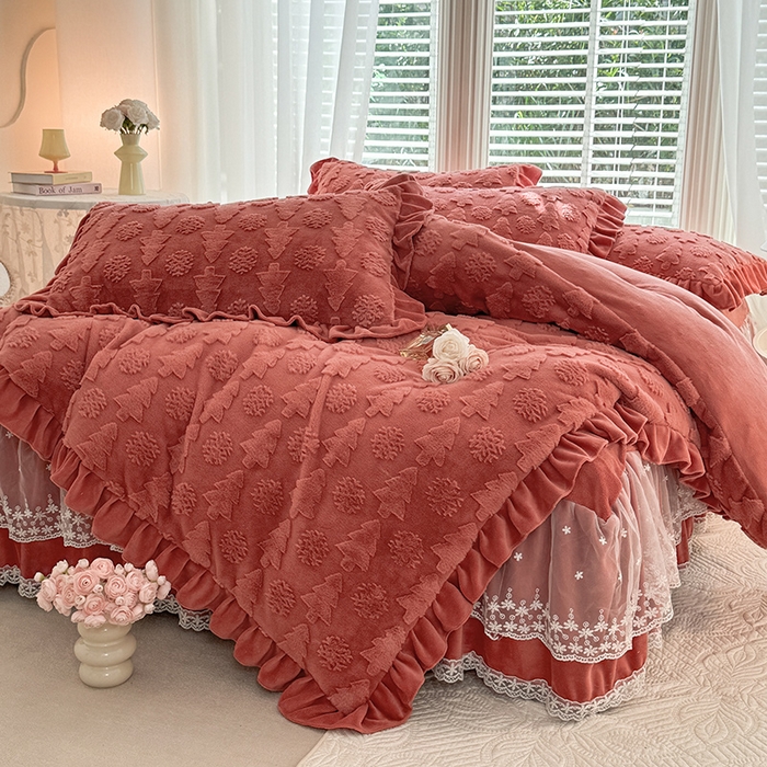 91家纺网 家纺一手货源 找家纺 唐人居 2025新款雕花花边兔毛绒床裙四件套 小树林-深红
