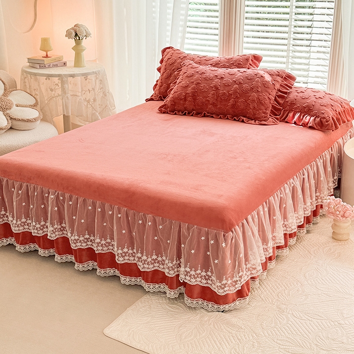 91家纺网 家纺一手货源 找家纺 唐人居 2025新款雕花花边兔毛绒床裙四件套 小树林-深红