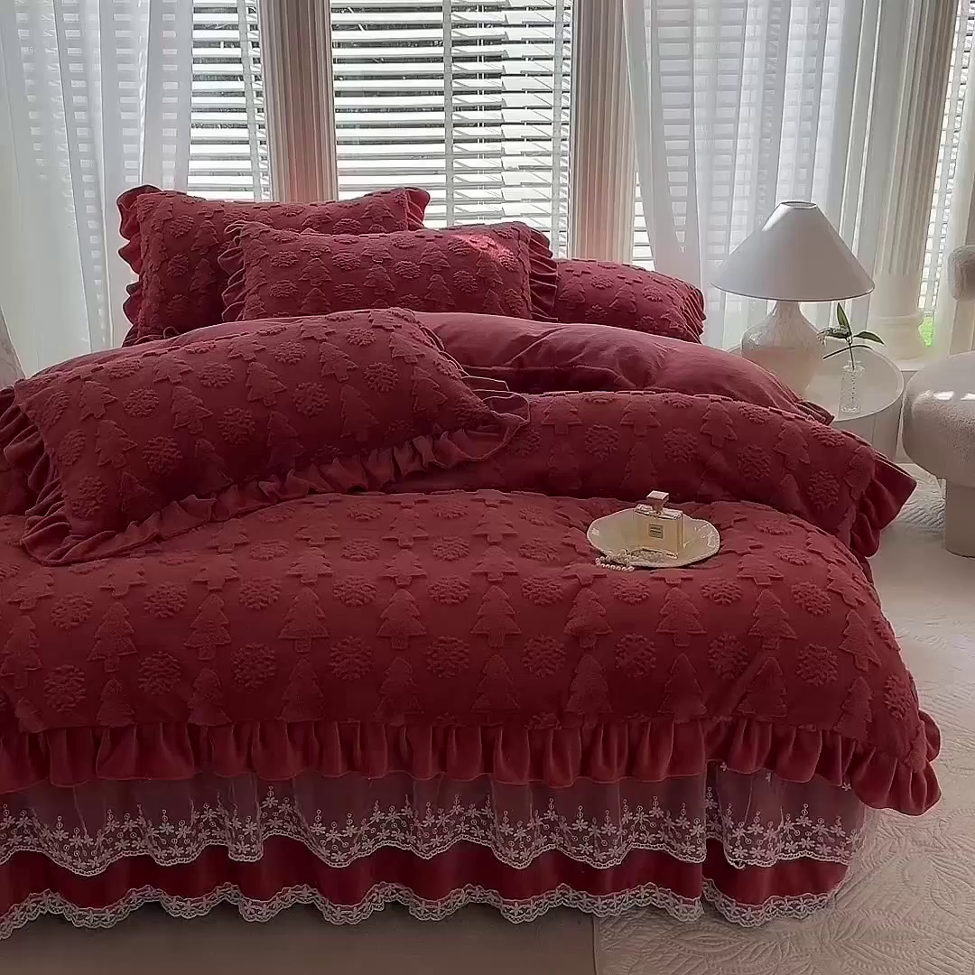 91家纺网 家纺一手货源 找家纺 唐人居 2025新款雕花花边兔毛绒床裙四件套 小树林-深红