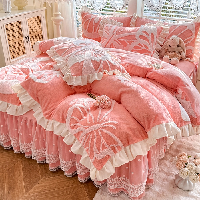 91家纺网 家纺一手货源 找家纺 唐人居 2025新款高克重阳离子绒花边雕花套件 蝴蝶-粉色