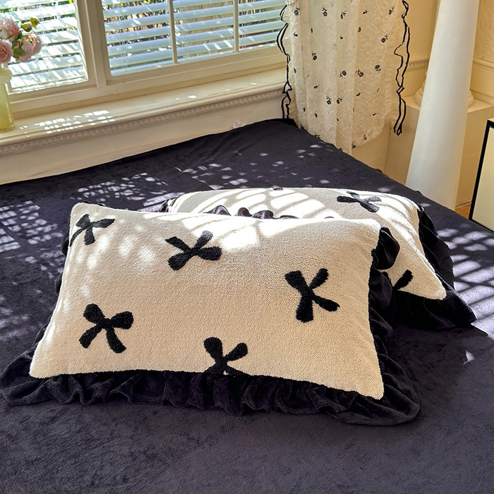 91家纺网 家纺一手货源 找家纺 唐人居 2025新款高克重阳离子绒花边雕花套件 蝴蝶结-奶白