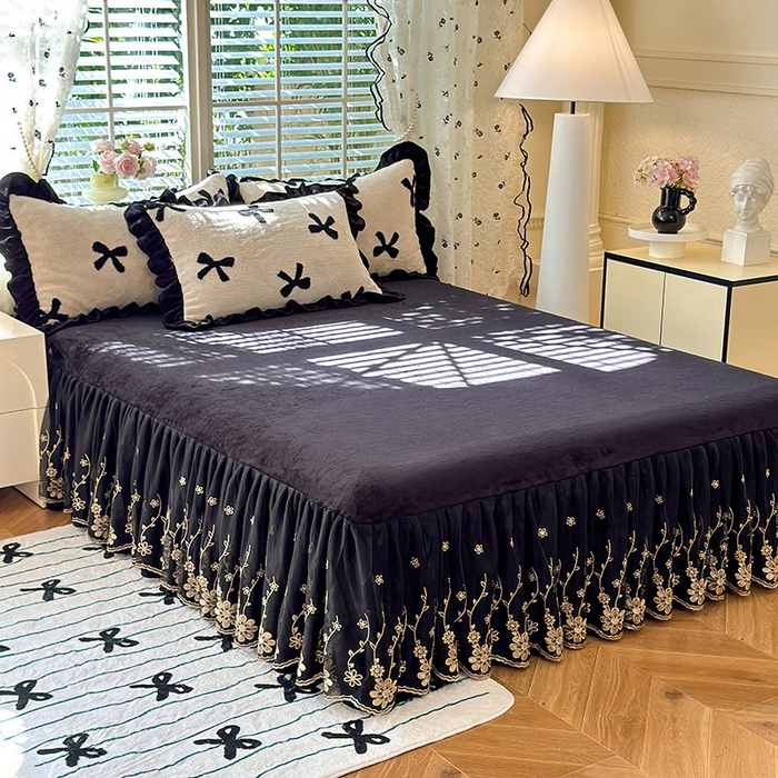 91家纺网 家纺一手货源 找家纺 唐人居 2025新款高克重阳离子绒花边雕花套件 蝴蝶结-奶白