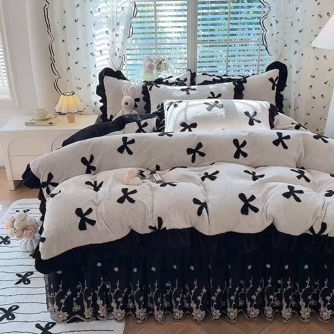 91家纺网 家纺一手货源 找家纺 唐人居 2025新款高克重阳离子绒花边雕花套件 蝴蝶结-奶白