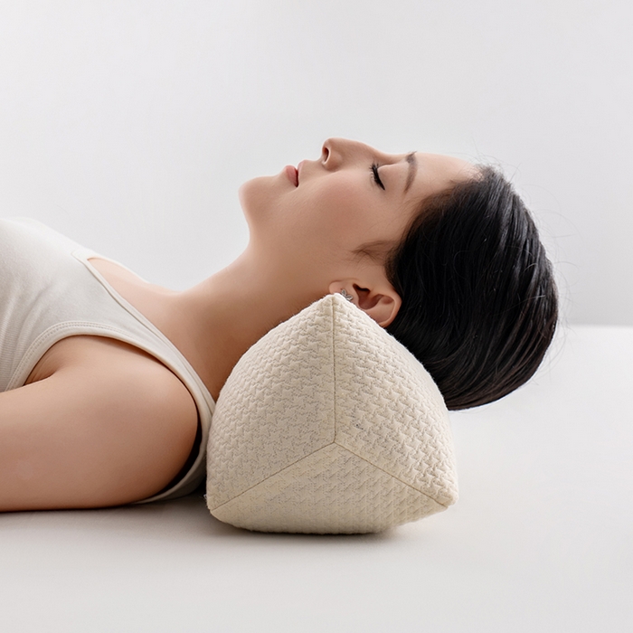 91家纺网 家纺一手货源 找家纺 小米枕芯 2025新款针织组合荞麦 护颈三角荞麦组合枕 可拆卸升级荞麦枕 米白色