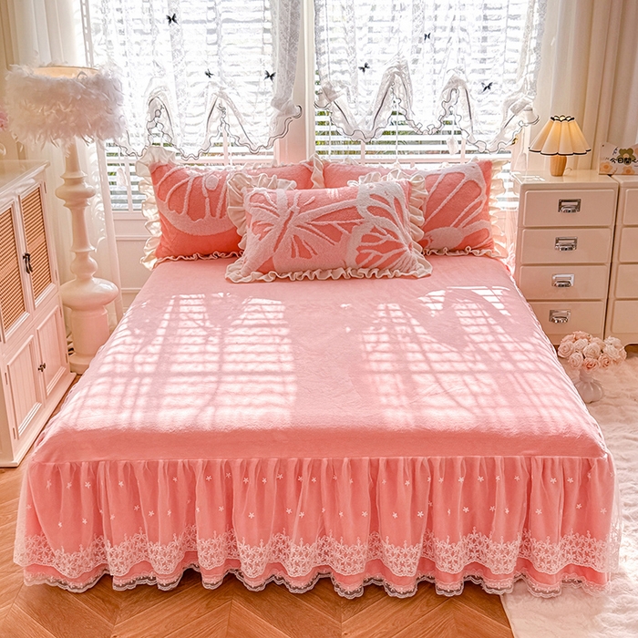 91家纺网 家纺一手货源 找家纺 唐人居 2025新款高克重阳离子绒花边雕花套件 蝴蝶-粉色