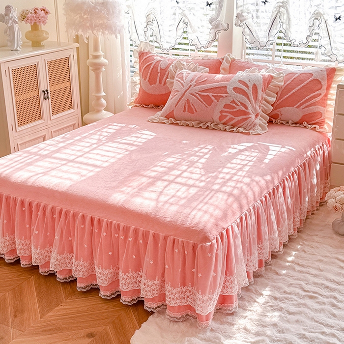 91家纺网 家纺一手货源 找家纺 唐人居 2025新款高克重阳离子绒花边雕花套件 蝴蝶-粉色