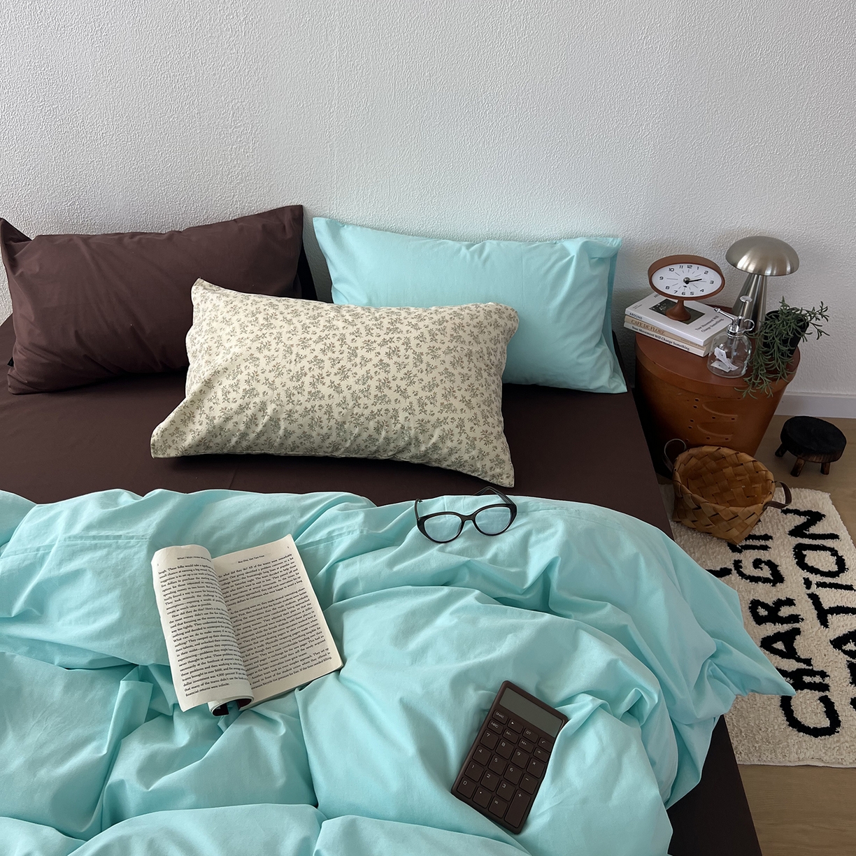 91家纺网 家纺一手货源 找家纺 蜜宿 2025新款混搭全棉水洗棉四件套-薄巧椰奶 薄巧椰奶（枕套-巧克力+条纹）