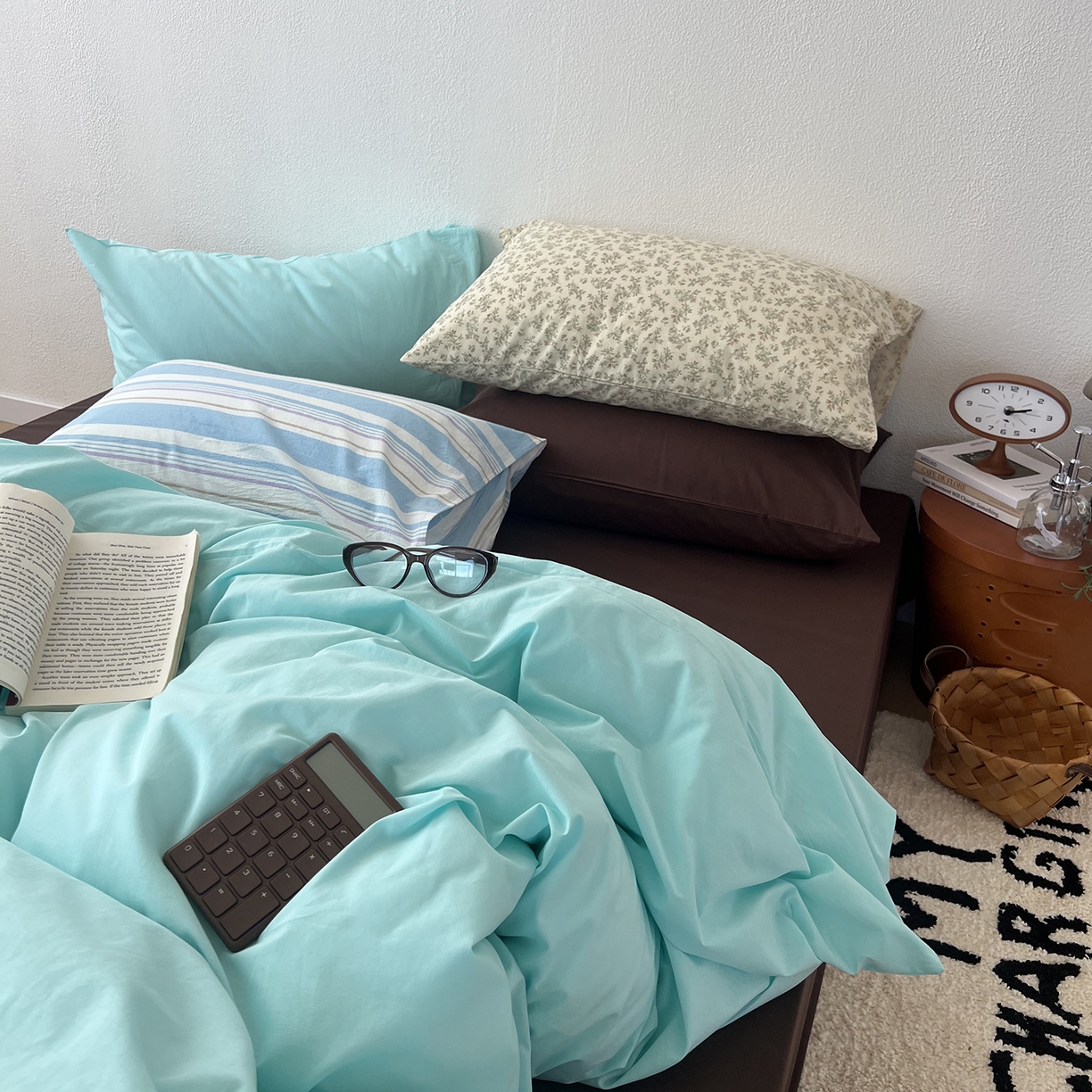 91家纺网 家纺一手货源 找家纺 蜜宿 2025新款混搭全棉水洗棉四件套-薄巧椰奶 薄巧椰奶（枕套-巧克力+条纹）