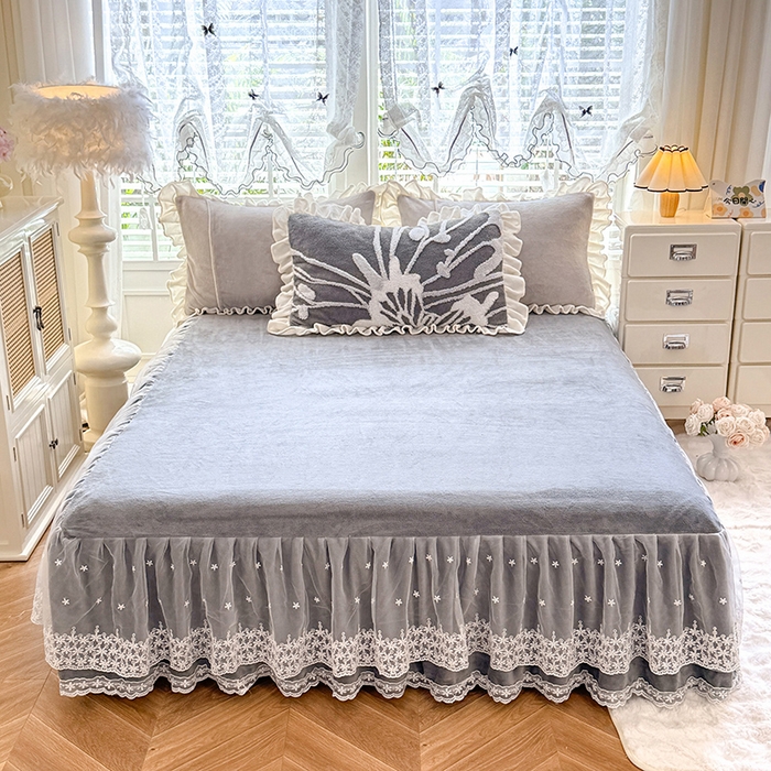 91家纺网 家纺一手货源 找家纺 唐人居 2025新款高克重阳离子绒花边雕花套件 蝴蝶-灰色