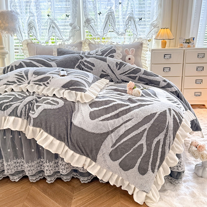 91家纺网 家纺一手货源 找家纺 唐人居 2025新款高克重阳离子绒花边雕花套件 蝴蝶-灰色