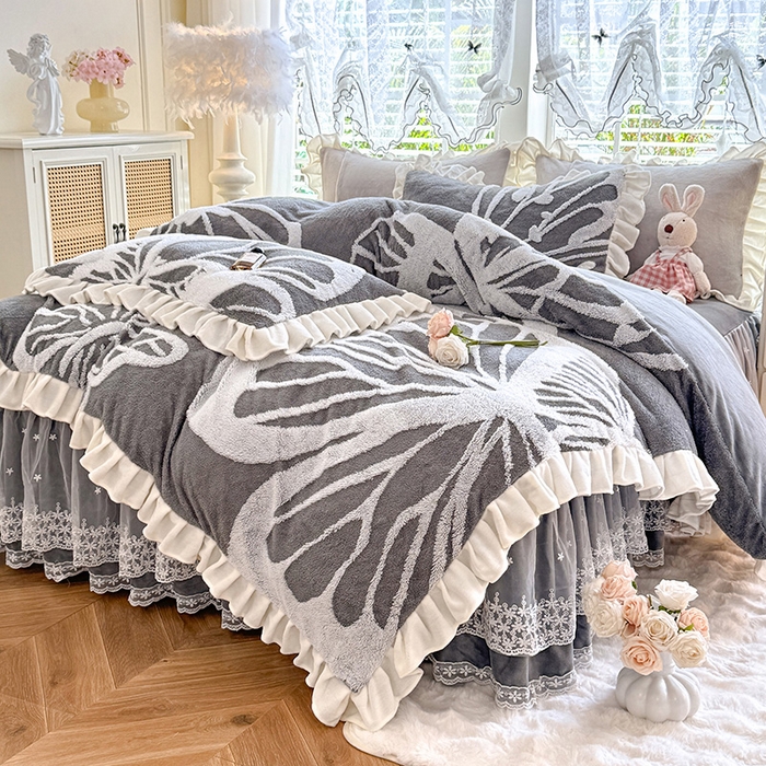 91家纺网 家纺一手货源 找家纺 唐人居 2025新款高克重阳离子绒花边雕花套件 蝴蝶-灰色