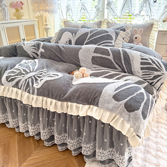 91家纺网 家纺一手货源 找家纺 唐人居 2025新款高克重阳离子绒花边雕花套件 蝴蝶-灰色