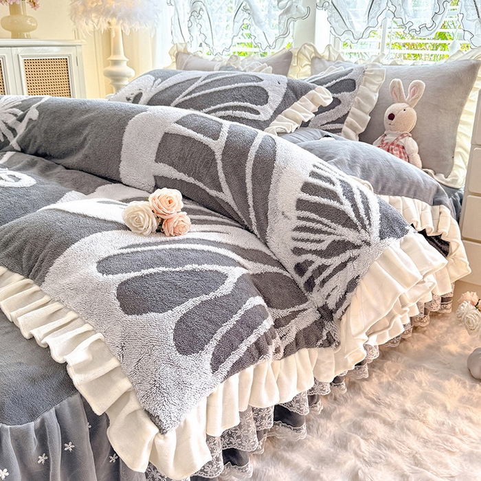 91家纺网 家纺一手货源 找家纺 唐人居 2025新款高克重阳离子绒花边雕花套件 蝴蝶-灰色