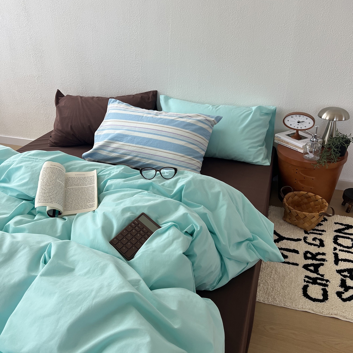 91家纺网 家纺一手货源 找家纺 蜜宿 2025新款混搭全棉水洗棉四件套-薄巧椰奶 薄巧椰奶（枕套-星蓝+条纹）