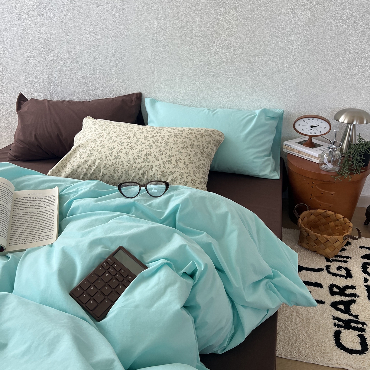 91家纺网 家纺一手货源 找家纺 蜜宿 2025新款混搭全棉水洗棉四件套-薄巧椰奶 薄巧椰奶（枕套-星蓝+条纹）