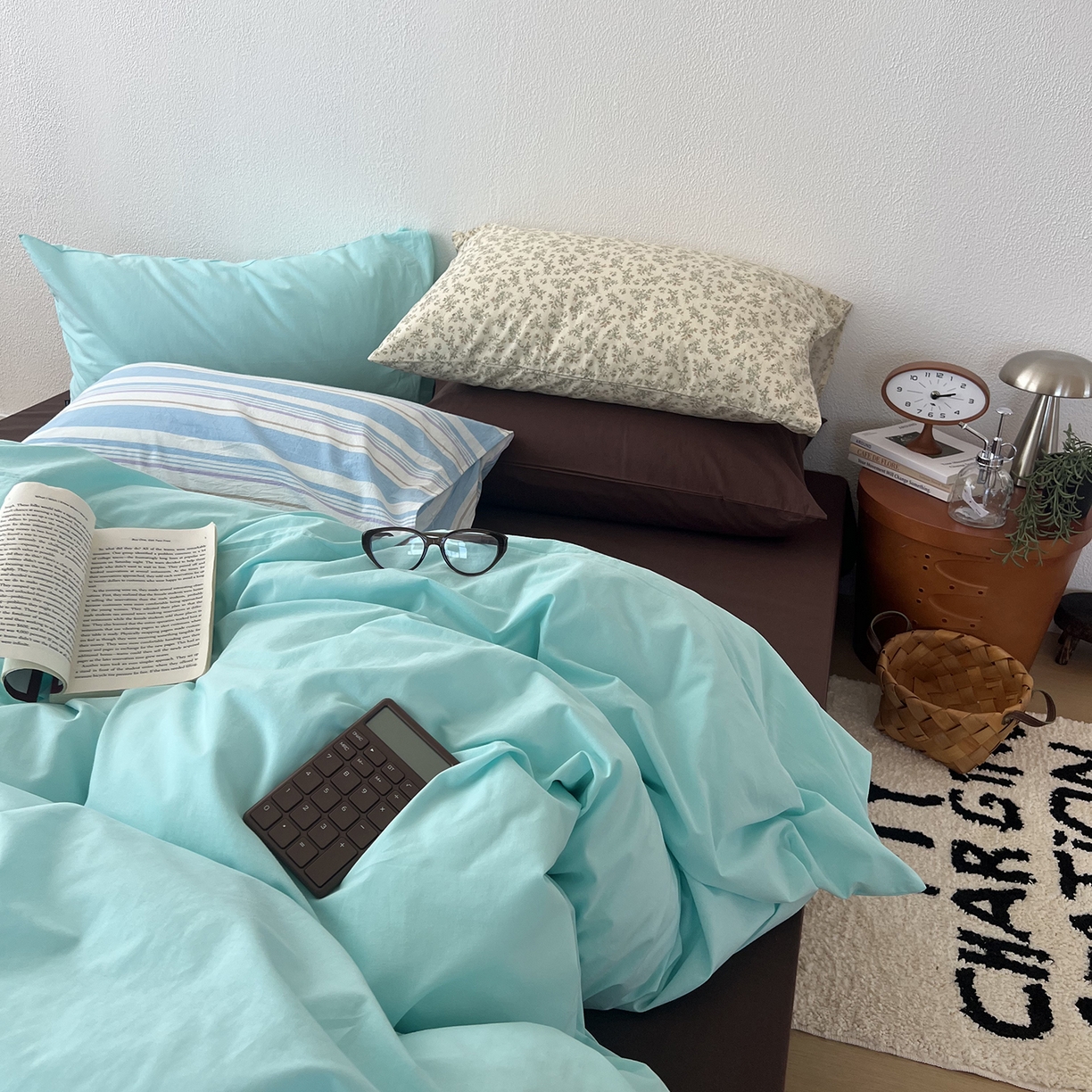 91家纺网 家纺一手货源 找家纺 蜜宿 2025新款混搭全棉水洗棉四件套-薄巧椰奶 薄巧椰奶（枕套-星蓝+条纹）