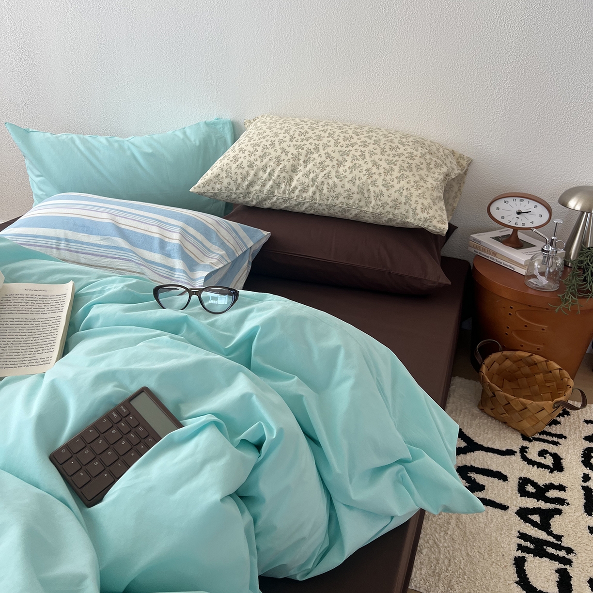 91家纺网 家纺一手货源 找家纺 蜜宿 2025新款混搭全棉水洗棉四件套-薄巧椰奶 薄巧椰奶（枕套-星蓝+条纹）