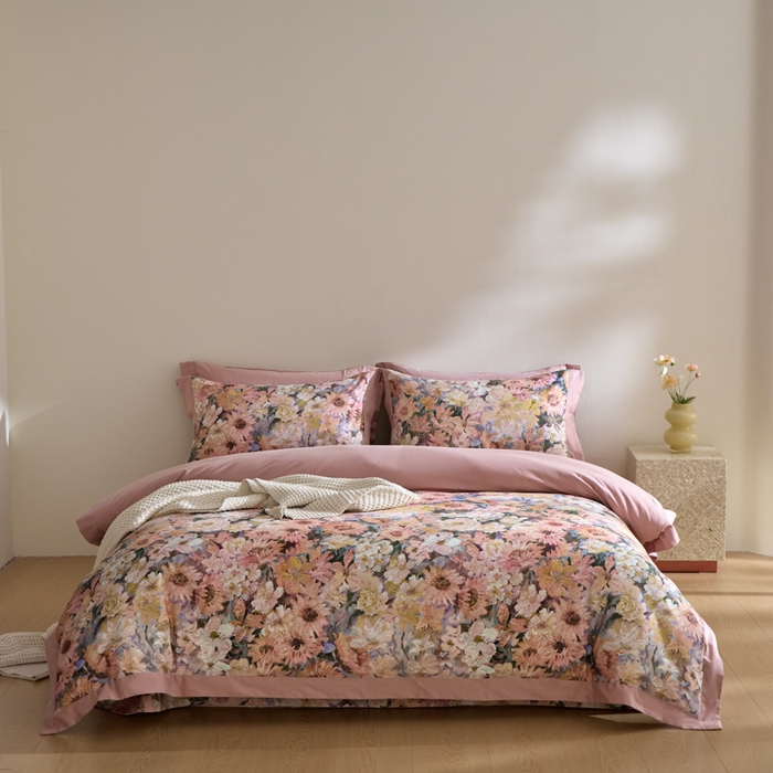 91家纺网 家纺一手货源 找家纺 禾时 2025新款全棉纯棉贡缎数码50双股长绒棉磨毛四件套（带高档礼盒） 爱丽丝仙境