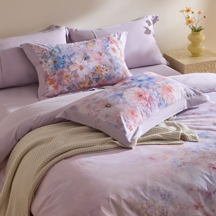 91家纺网 家纺一手货源 找家纺 禾时 2025新款全棉纯棉贡缎数码50双股长绒棉磨毛四件套（带高档礼盒） 花开半夏（紫）