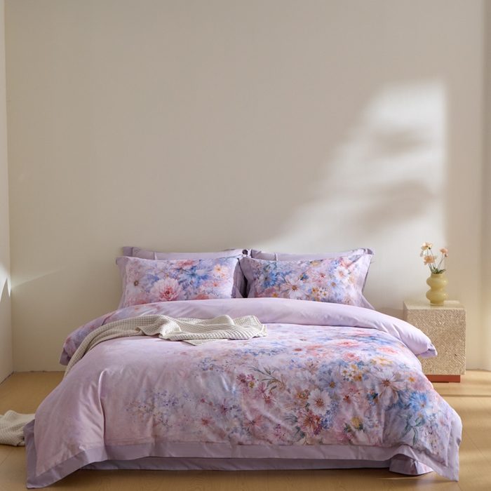 91家纺网 家纺一手货源 找家纺 禾时 2025新款全棉纯棉贡缎数码50双股长绒棉磨毛四件套（带高档礼盒） 花开半夏（紫）