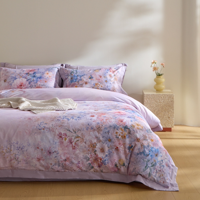 91家纺网 家纺一手货源 找家纺 禾时 2025新款全棉纯棉贡缎数码50双股长绒棉磨毛四件套（带高档礼盒） 花开半夏（紫）