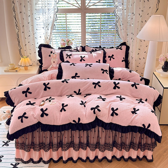 91家纺网 家纺一手货源 找家纺 唐人居 2025新款高克重阳离子绒花边雕花套件 蝴蝶结-粉色