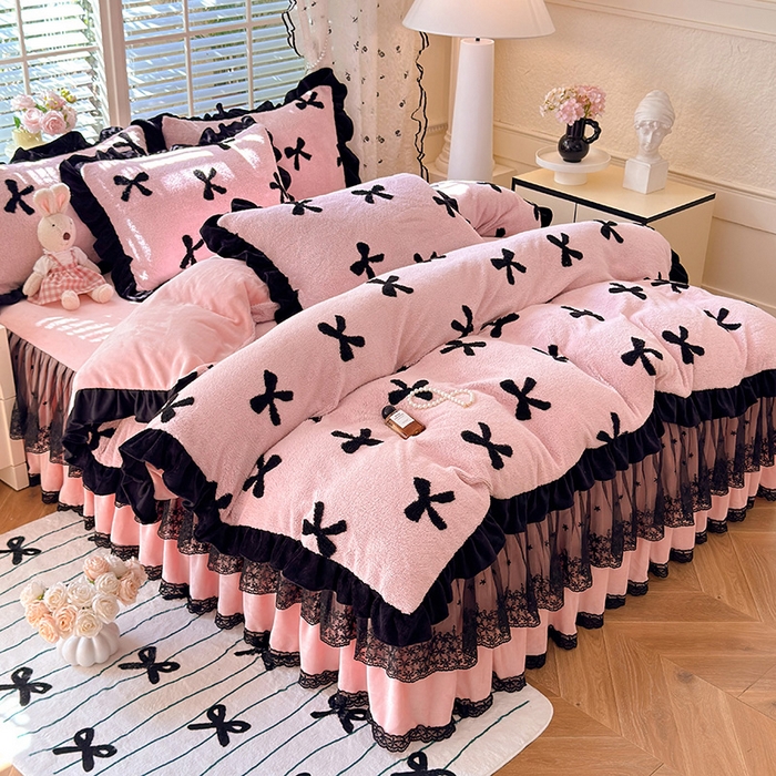 91家纺网 家纺一手货源 找家纺 唐人居 2025新款高克重阳离子绒花边雕花套件 蝴蝶结-粉色