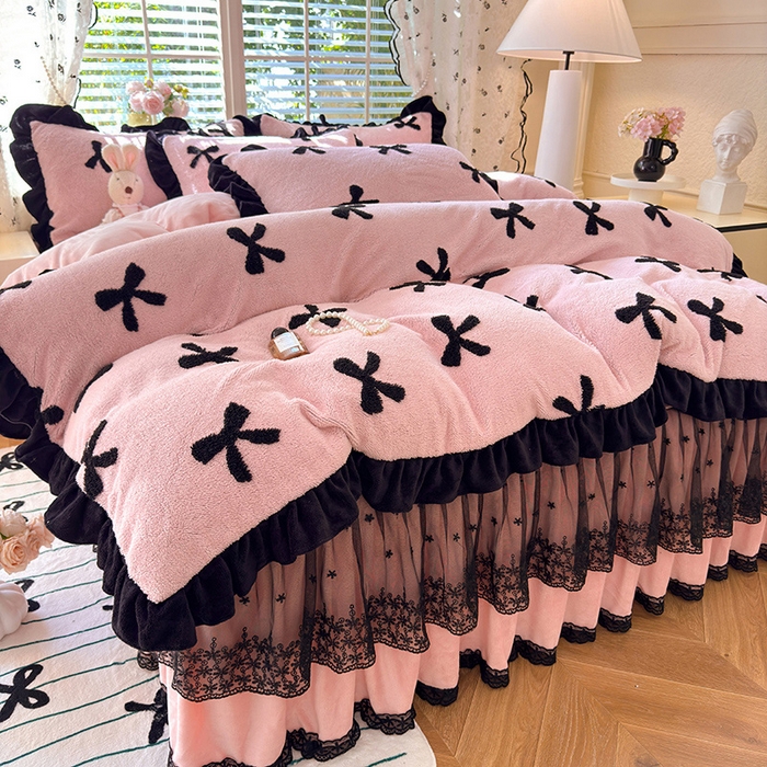 91家纺网 家纺一手货源 找家纺 唐人居 2025新款高克重阳离子绒花边雕花套件 蝴蝶结-粉色