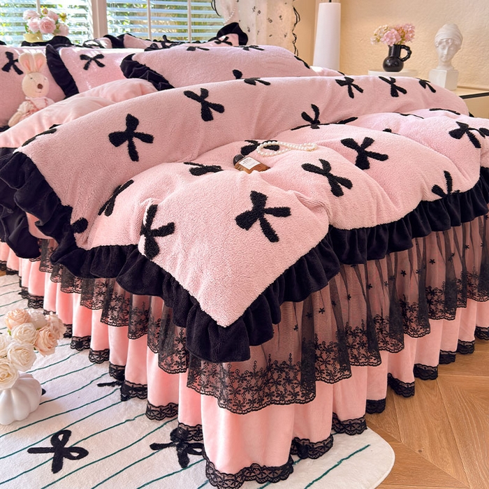 91家纺网 家纺一手货源 找家纺 唐人居 2025新款高克重阳离子绒花边雕花套件 蝴蝶结-粉色