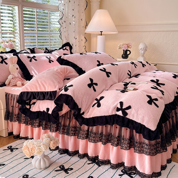 91家纺网 家纺一手货源 找家纺 唐人居 2025新款高克重阳离子绒花边雕花套件 蝴蝶结-粉色